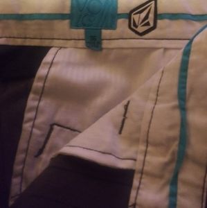 Volcom size 36 mens shoryd